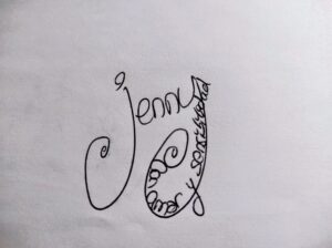 Firma manuscrita: Jenny, con amor y sensibilidad. Las letras "J" y "Y" aparecen cada una con una rúbrica tipo espiral que representan las "espirotrompas", lenguas de las mariposas. El punto de la j es un número 9 y dentro de la segunda rúbrica aparece la frase de despedida.
